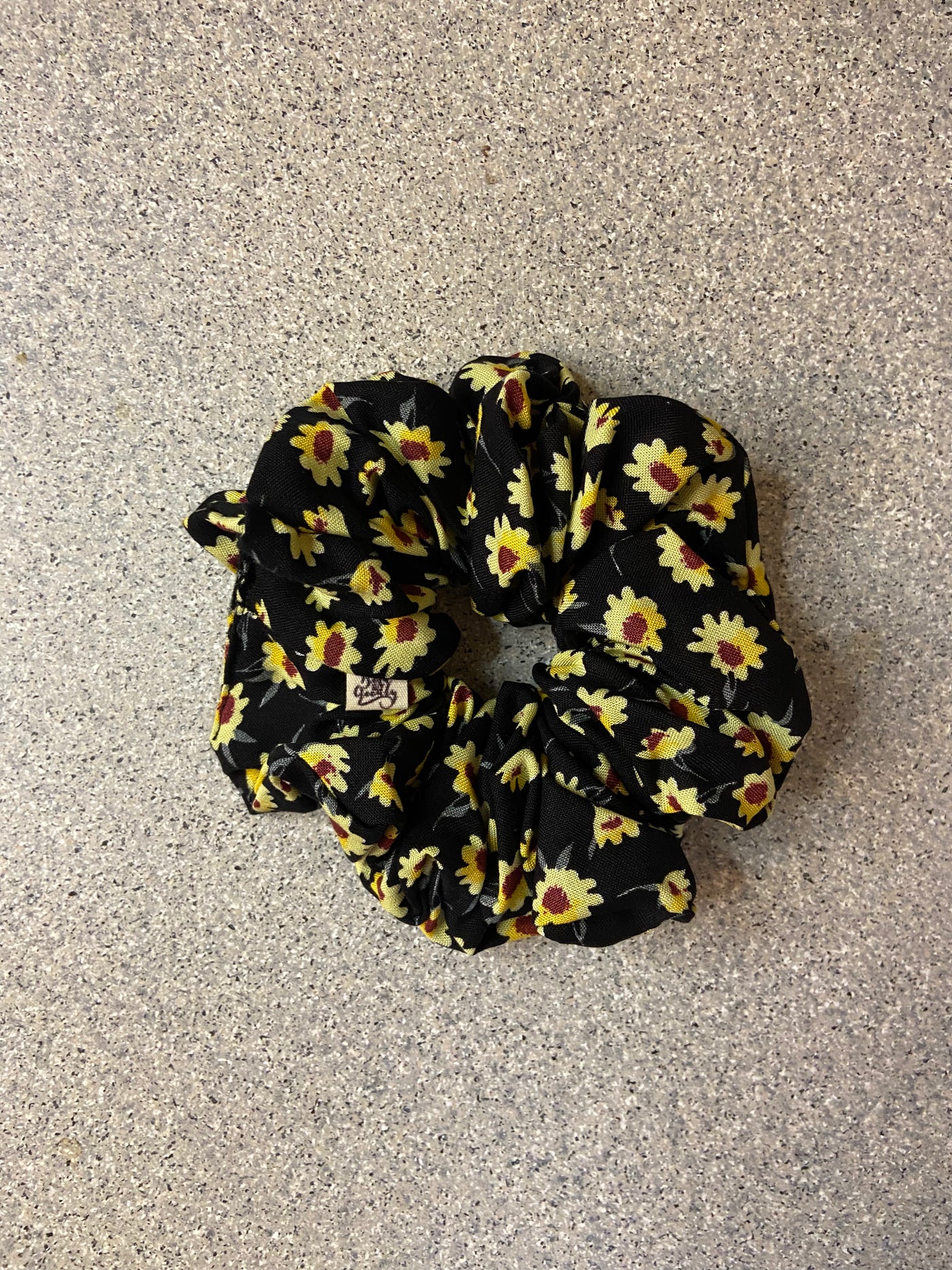 CLARA LARGE SCRUNCHIE