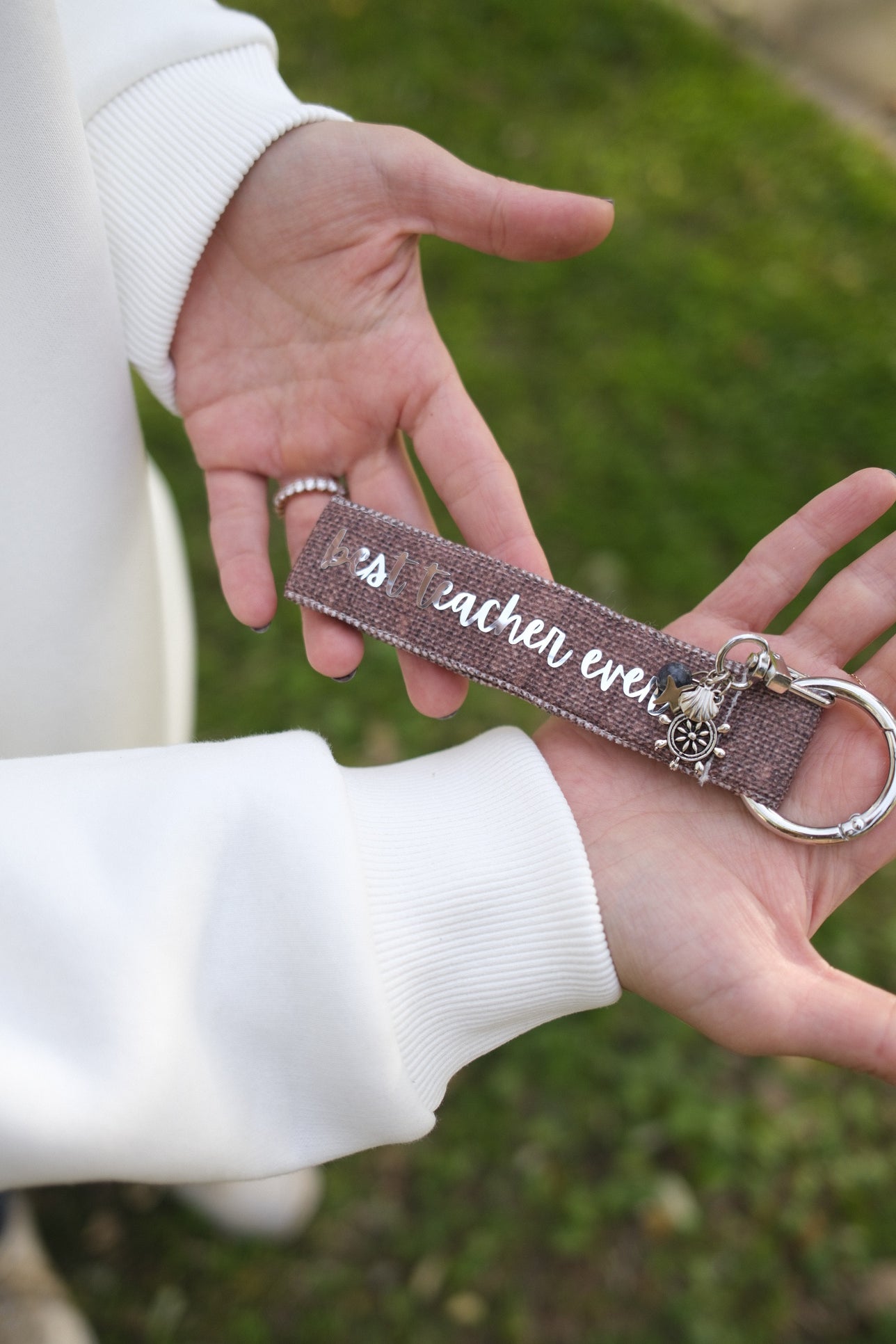 CLAY KİŞİSELLEŞTİRİLEBİLİR BEST TEACHER EVER YAZILI ÇİFT TARAFLI ANAHTARLIK