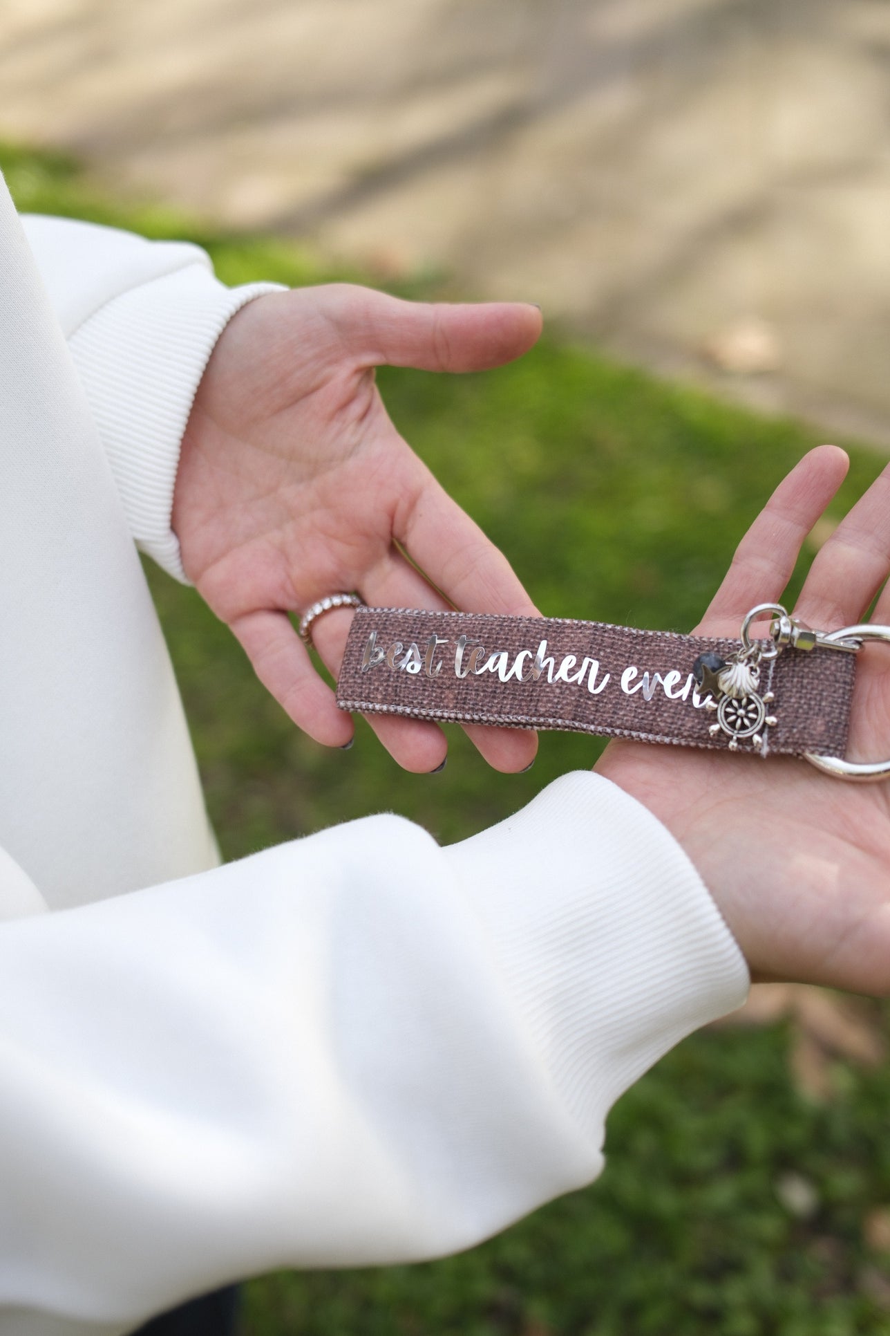 CLAY KİŞİSELLEŞTİRİLEBİLİR BEST TEACHER EVER YAZILI ÇİFT TARAFLI ANAHTARLIK